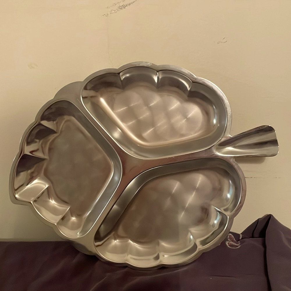 13-1/2” aluminum tray with three dividers in leaf pattern.